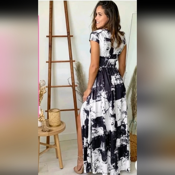 SOLD-Dress Day Women's Black/White V-Neck Long Maxi Dress Side slit Size Small - Picture 5 of 7